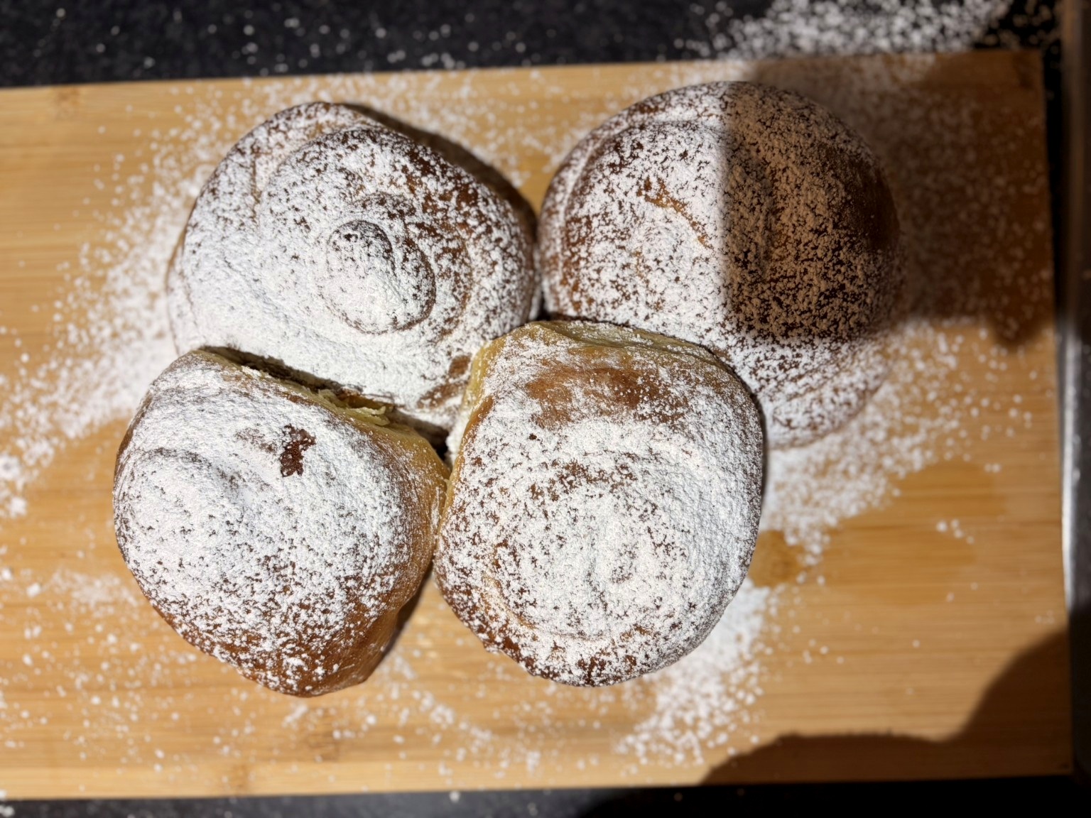 Powdered individual pastries